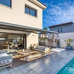 Sublime Maison Moderne Avec Piscine 빌라 *