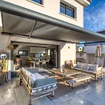 Sublime Maison Moderne Avec Piscine 빌라 *