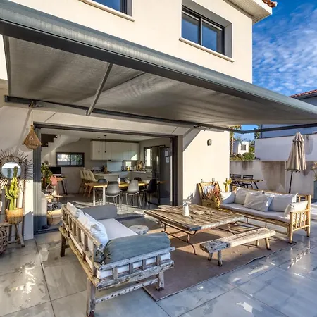 Sublime Maison Moderne Avec Piscine Willa