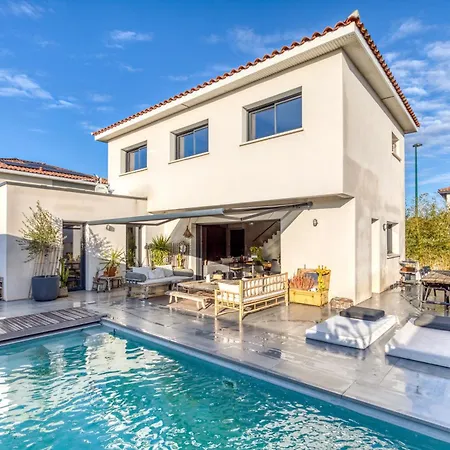 Sublime Maison Moderne Avec Piscine 모기오